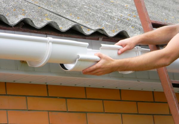 Cost of Gutter Hanging in Peyton